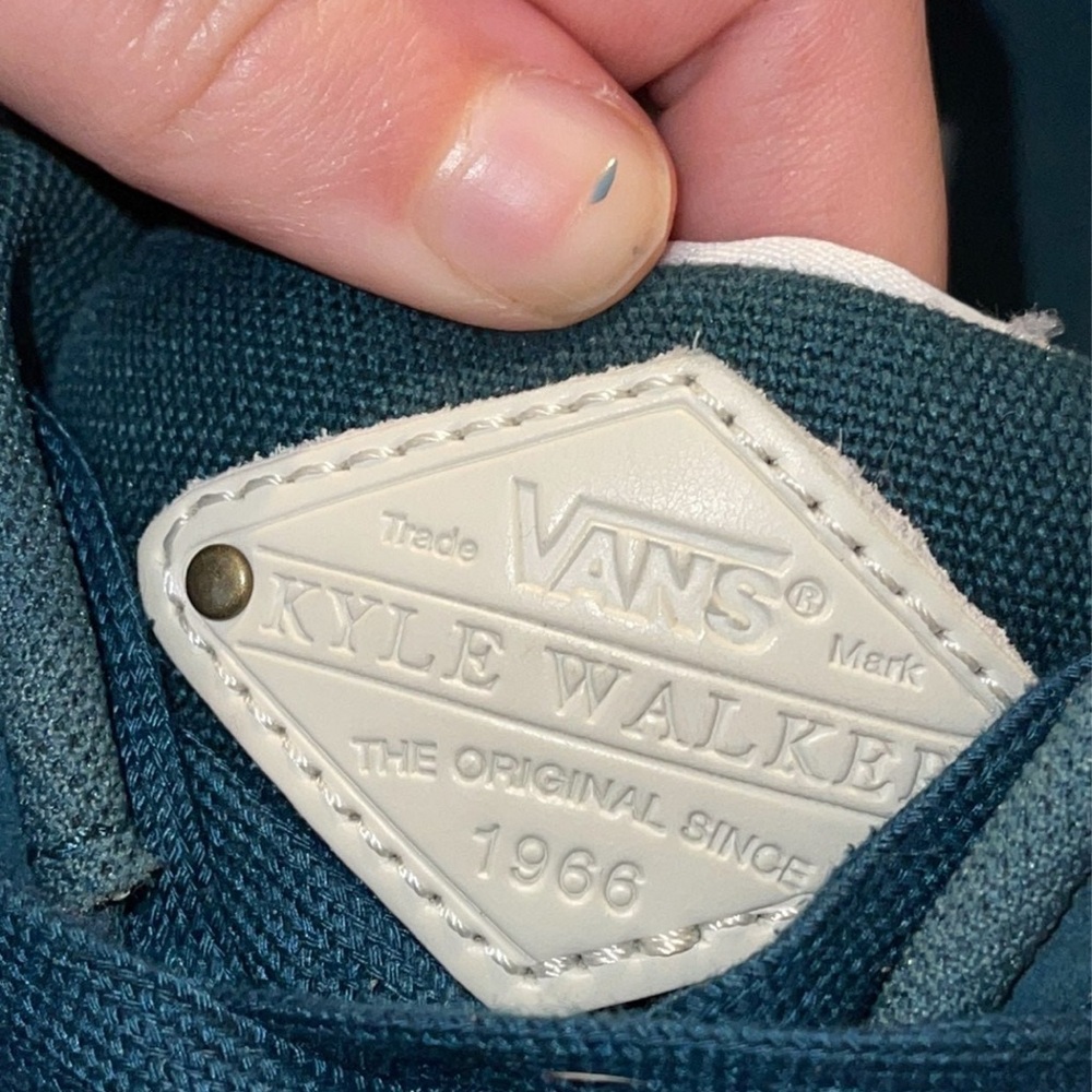 Vans - Picture 4 of 6